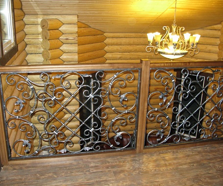 Ограждение второго этажа и лестницы с стеклом, цена в Краснодаре от компании КУБАНЬСТРОЙ